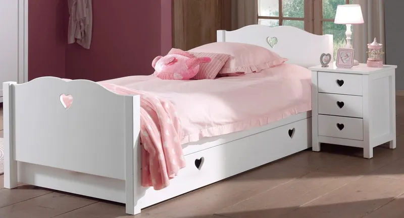 vipack vipack Nachtkommode Amori, inklusive 2 Schubladen, mit nostalgischer Herz-Optik (B/H/T ca. 45x55x40cm, Weiß lackiert mit Herz-Ausschnitt), Schubladen bieten Stauraum, rechts oder links vom Bett einsetzbar, Weiß, – Produktbild 3 von 5