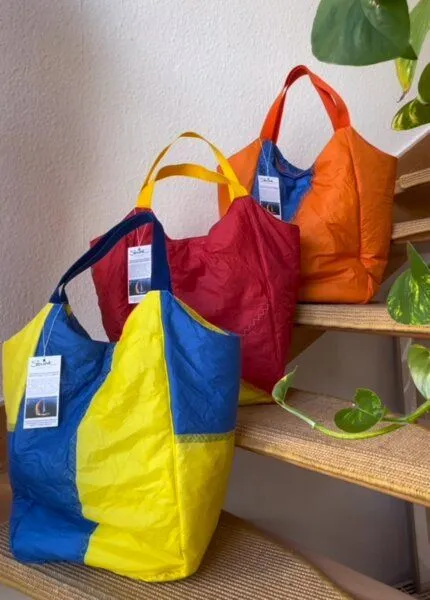 Skrabak Skrabak Upcycling-Tasche aus Segeltuch, Orange, – Produktbild 3 von 4