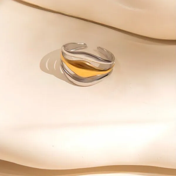 ELEKTROPULLI ELEKTROPULLI Größenverstellbarer Silber WAVY Ring, Gold, – Produktbild 1 von 4
