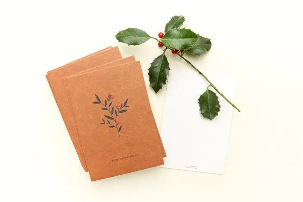 STUDIO KARAMELO STUDIO KARAMELO Florale Weihnachtskarte Frohe Weihnachten mit Zweig – Produktbild 2 von 3