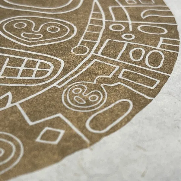 Veskor Cassiopeia Veskor Cassiopeia TIKI VIRACOCHA Heilige Geometrie Linoldruck | 22 × 22 cm | Gold auf Naturweiß – Produktbild 4 von 4