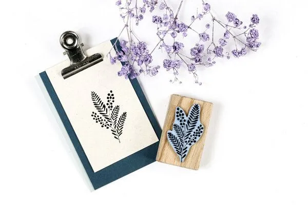STUDIO KARAMELO STUDIO KARAMELO STEMPEL MIMOSE, Blumenstempel aus Holz – Produktbild 1 von 1