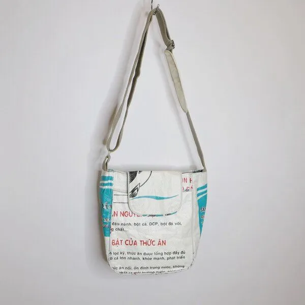 REFISHED fair fashion REFISHED fair fashion Tasche 'URBAN BAG' - upcycelte Fischfuttersäcke, #fish weiß, – Produktbild 1 von 2