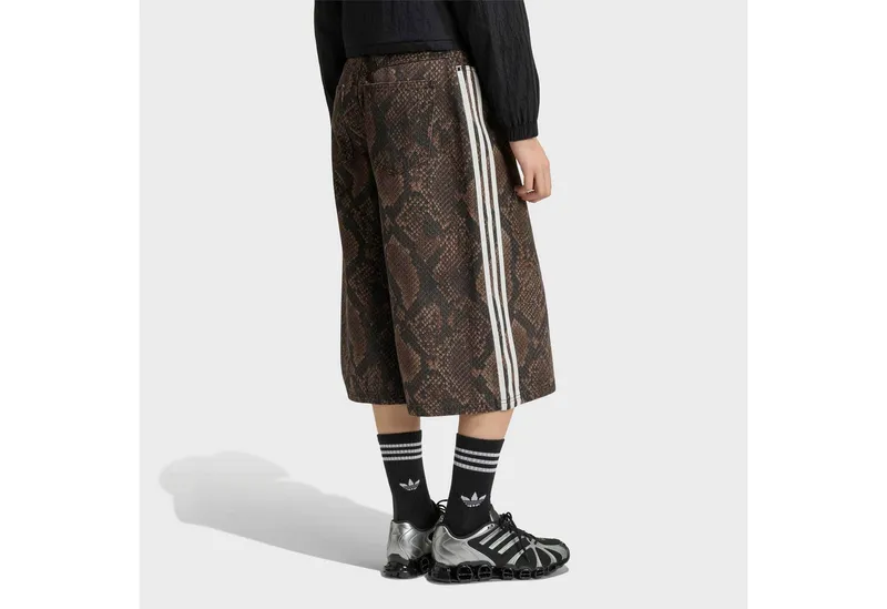 adidas Originals adidas Originals Shorts, DENIM, SCHLANGENPRINT, Braun, – Produktbild 2 von 5