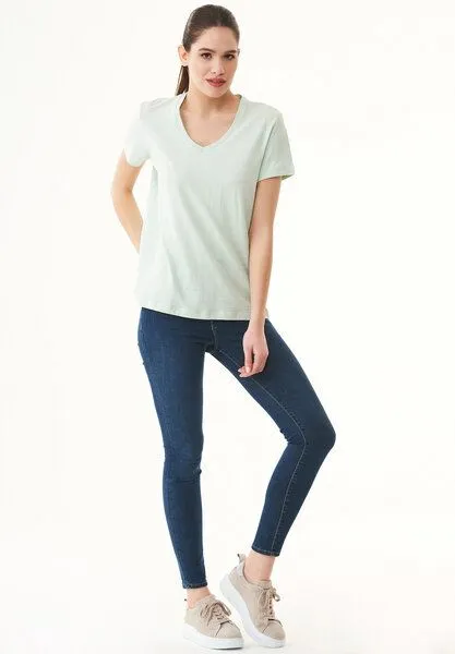 ORGANICATION ORGANICATION Damen Basic T-Shirt aus Bio-Baumwolle mit V-Ausschnitt, Aqua green, – Produktbild 2 von 4