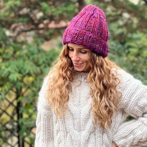 PANAPUFA PANAPUFA Handgestrickte Chunky Beanie – 90 % Merinowolle, 10 % Seide, Rot braun, – Produktbild 3 von 4