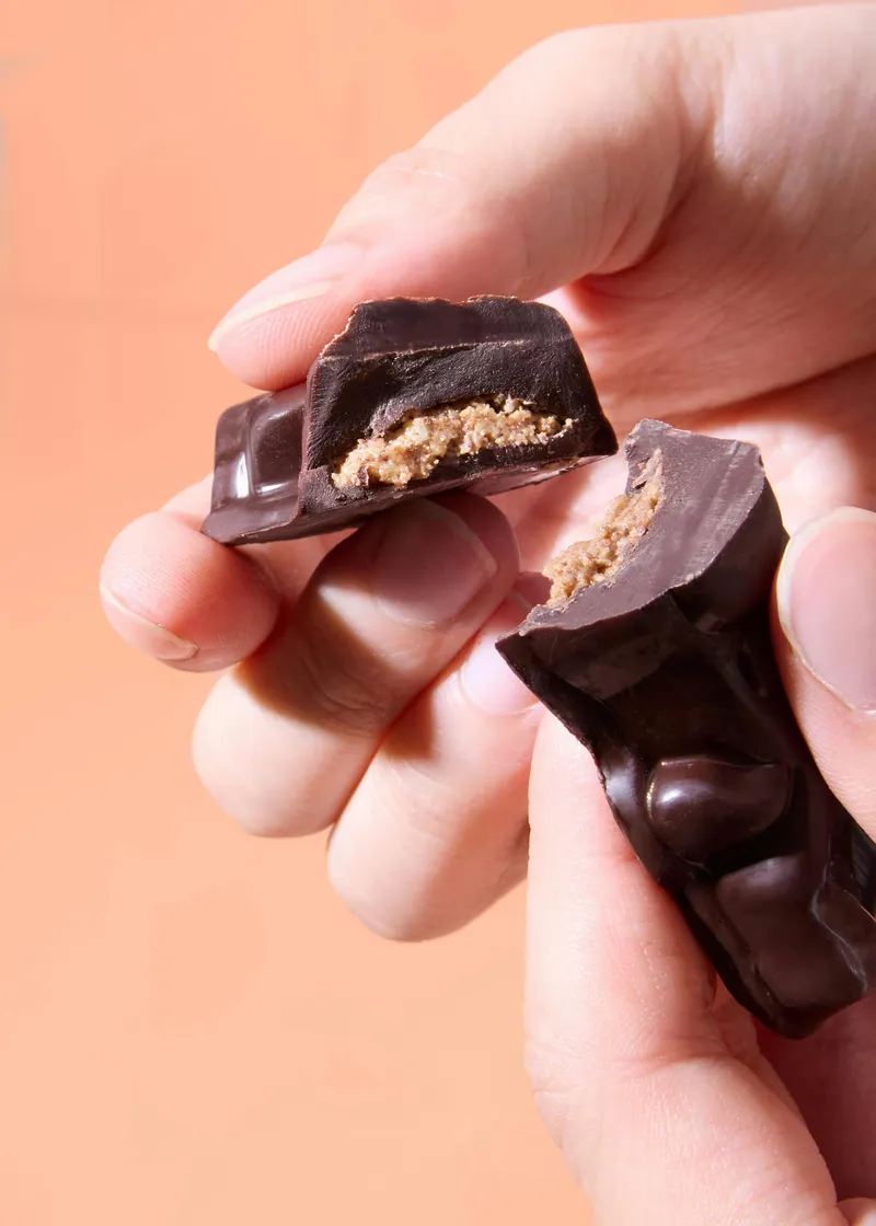 KoRo KoRo Bio Zartbitterschokolade mit Lebkuchengewürzfüllung | 23 g – Produktbild 4 von 5