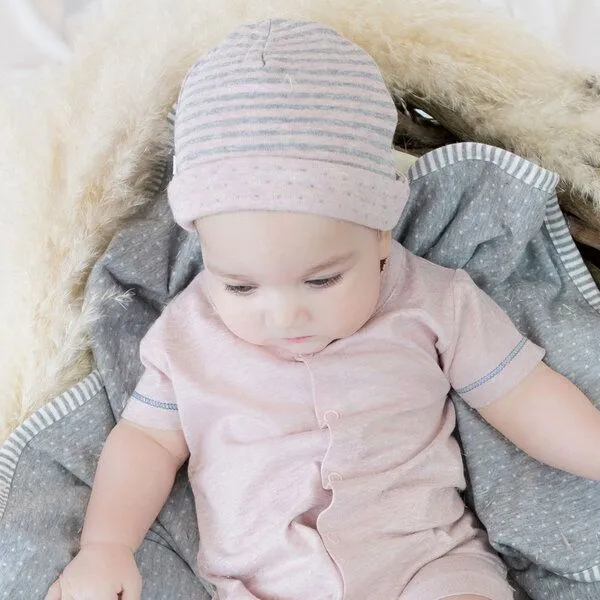OrganicEra Babymütze 'OrganicEra' aus Bio-Baumwolle, Rose, – Produktbild 1 von 4