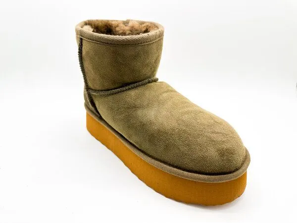 thies Stiefel aus Schaffell "thies 1856 ® Platform Sheep Boots", Olive, – Produktbild 3 von 4