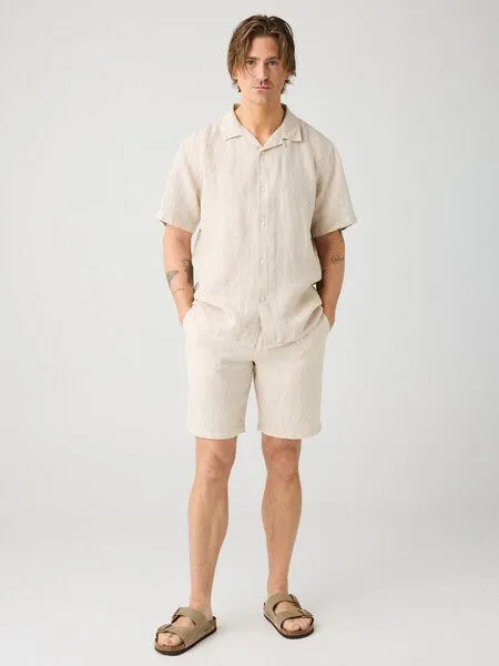 KnowledgeCotton Apparel KnowledgeCotton Apparel Leinenshorts - Loose linen shorts - VEGAN - aus Bio-Leinen, Beige-yarndyed (light feather), – Produktbild 2 von 4
