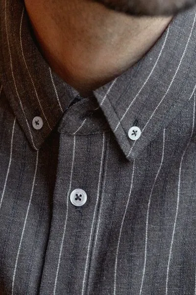 About Companions About Companions Button-Down Hemd KEN aus Bio-Baumwollflannell, Grau (eco striped anthracite flannel), – Produktbild 3 von 3