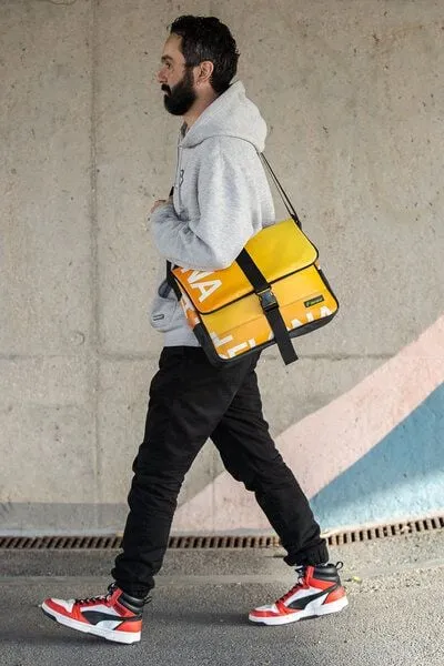DEMANO DEMANO Messenger Umhängetasche aus Recycelten Bannern Borne, Weiss, – Produktbild 2 von 4