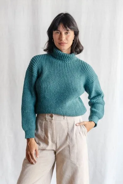 Jyoti - Fair Works Jyoti - Fair Works Baby-Alpaka Turtleneck Strickpullover Sabeti, Ozean, – Produktbild 2 von 4