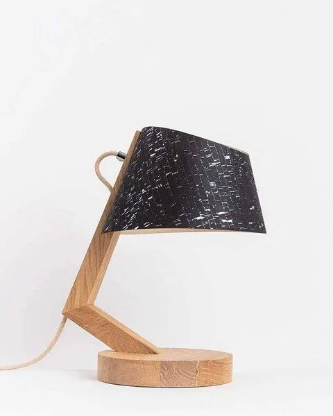 ALMUT von Wildheim ALMUT von Wildheim Moderne Tischlampe aus Eiche Lampenschirm aus Naturmaterialien, Kork (schwarz/silber), – Produktbild 1 von 4