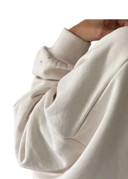 noemvri fashion label noemvri fashion label oversized Sweatshirt Turtleneck mit Herzchen, Beige mit lilanen herzchen, – Produktbild 2 von 4