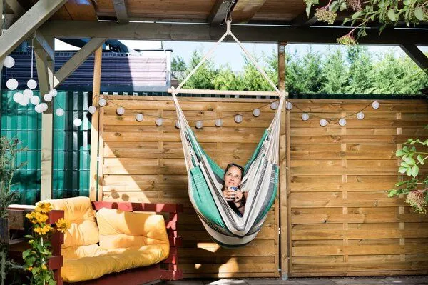 MacaMex MacaMex Relaxa Hängestuhl aus recycelter Baumwolle, Mint (weiß-grün-grau), – Produktbild 2 von 4