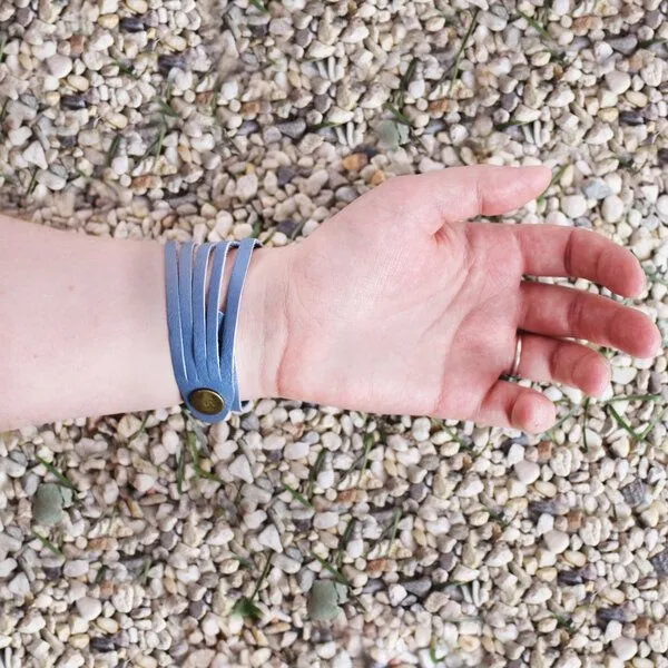 Mitienda Shop Mitienda Shop Armband aus Recycling-Leder Tira aus Indien, Blau, – Produktbild 3 von 3