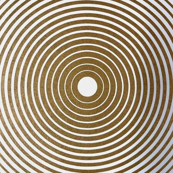 Veskor Cassiopeia Veskor Cassiopeia GONG Heilige Geometrie Linoldruck | 40 × 40 cm | Gold auf Weiß – Produktbild 3 von 4