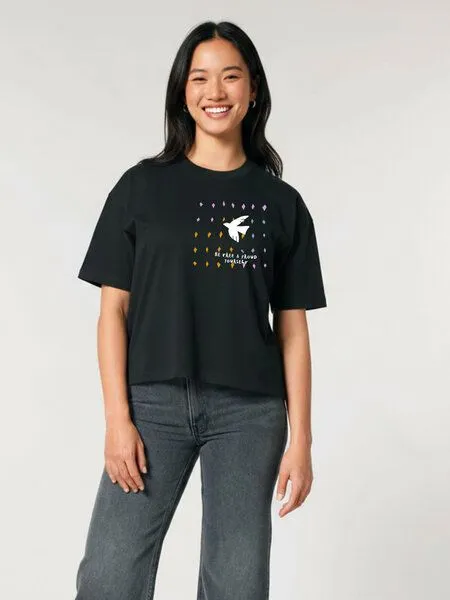 Kultgut Kultgut Biofair- Boxistyle Shirt / BE FREE & PROUD YOURSELF, Schwarz, – Produktbild 2 von 4
