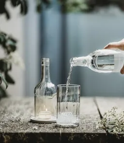 MaBe MaBe Wunderschönes & nachhaltiges Trink Glas mit Struktur - UPCYCLING – Produktbild 1 von 1