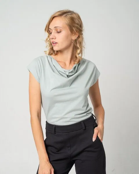 Alma & Lovis Alma & Lovis Shirt mit Wasserfall-Ausschnitt, aus Bio-Baumwolle | Short Cascade, Mint, – Produktbild 1 von 4