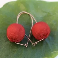 Schönes aus Indochina Schönes aus Indochina Seidenohrringe, Rot, – Produktbild 1 von 2