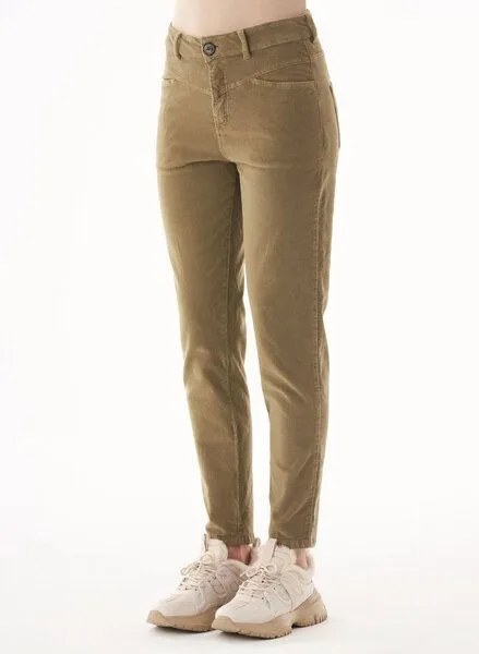 ORGANICATION ORGANICATION Cordhose aus Bio-Baumwolle, Grün(olive oil), – Produktbild 3 von 4