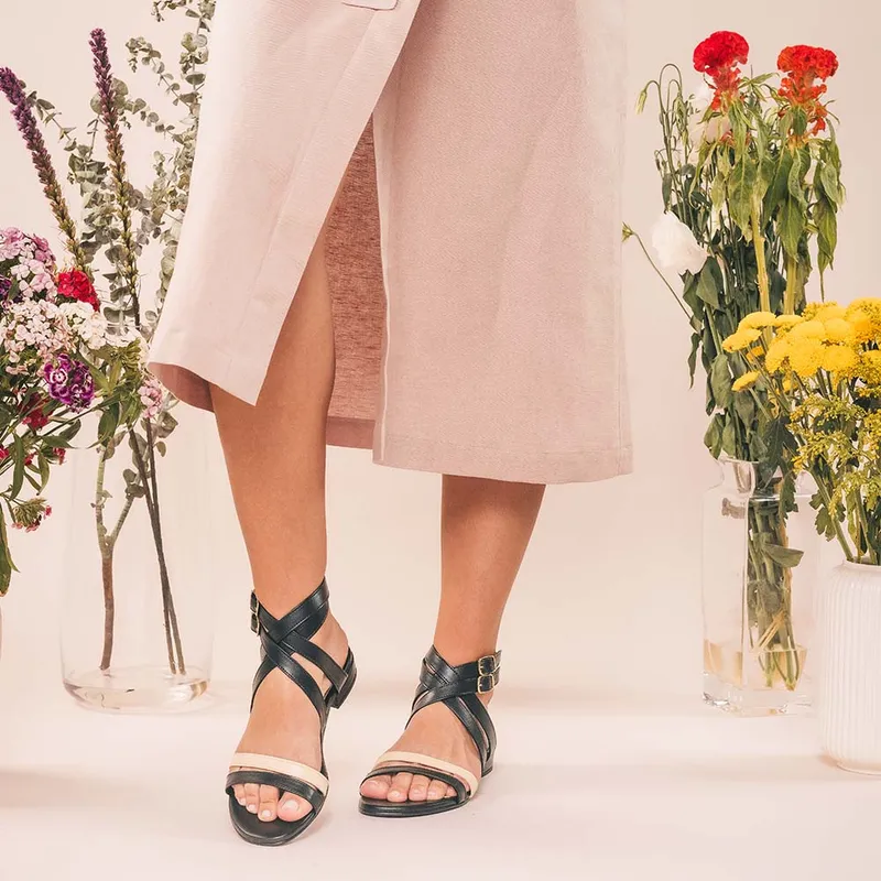 NAE NAE Damen vegan Sandalen Olga Veganes Öko-Leder Beige/Schwarz, Beige, – Produktbild 2 von 2