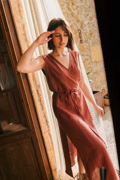 AmourLinen AmourLinen Wickelkleid aus Leinen AURORA, Terracotta (rot), – Produktbild 1 von 4