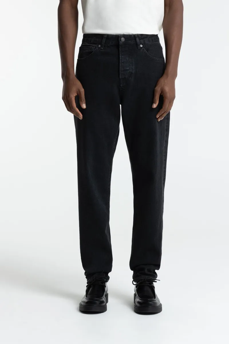 Kings Of Indigo Kings of Indigo Herren vegan Jeans Sushan Holo Schwarz, Schwarz, – Produktbild 1 von 2