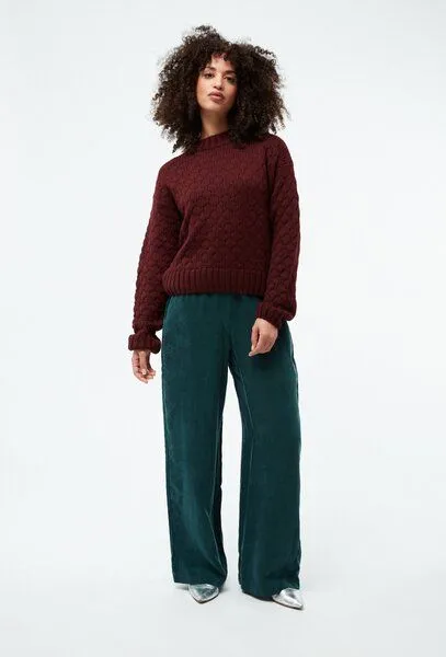 Givn Berlin Givn Berlin Stricksweater GBJUSTINE aus Bio-Merinowolle mit Bubbleknit, Burgundy, – Produktbild 2 von 4