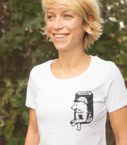 päfjes Husky-Bar mit Schnaps - Brust Motiv - päfjes Fair Wear Frauen T-Shirt - White – Produktbild 1 von 1