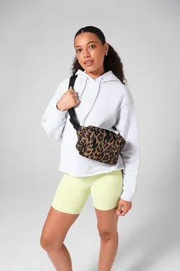 BagBase BagBase Cross Body Bag Leopard Print Schultertasche Bauchtasche Recyceltes PET – Produktbild 1 von 1