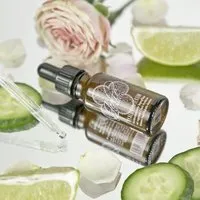 Jolie au naturel Jolie au naturel Bestseller Hyaluron Serum I vegan I empfindliche Haut I mit Retinol I Vitamin C – Produktbild 1 von 1