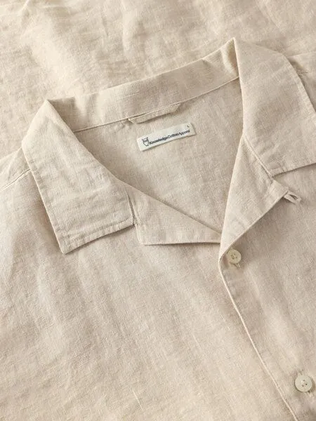 KnowledgeCotton Apparel KnowledgeCotton Apparel Leinenhemd Box Fit - Short Sleeve - aus Bio-Leinen, Natur (yarndyed), – Produktbild 3 von 3