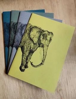 NanMa NanMa Handgebundenes Notizbuch „Elefant“ – In Österreich bedrucktes Skizzenbuch für Zeichnen und Journaling – Produktbild 1 von 1