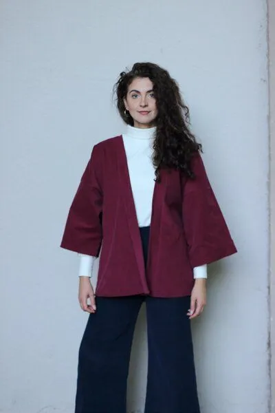 ManduTrap ManduTrap Elegante Kimonojacke aus Biobaumwolle – Cord in Grün, Blau oder Berry mit Gürtel und Taschen, Berry, – Produktbild 3 von 4