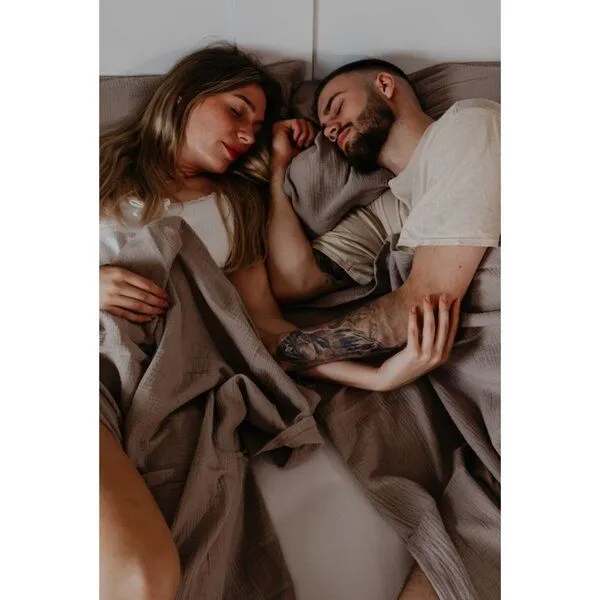 Hutch&Putch Hutch&Putch Musselin-Sommerbundle für warme Nächte (Sommerdecke 200x135 + Kopfkissenbezug nach Wahl) aus 100% Bio-Baumwolle - Handmade in Germany, Stein, – Produktbild 3 von 4
