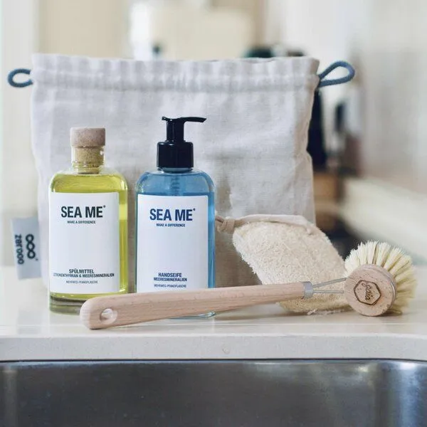 SEA ME SEA ME Küchen Set mit Spülmittel, Handseife, Spülbürste & Spülschwamm | vegan | Mehrweg-Glas 250 ml – Produktbild 2 von 3