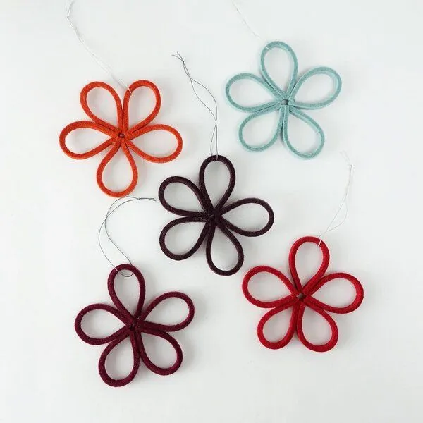 matilda k. manufaktur matilda k. manufaktur minimalistische zarte Filzblüten 'flora' – zeitlose Dekoration in vielen wunderschönen Farben, Rottöne 1, – Produktbild 1 von 4