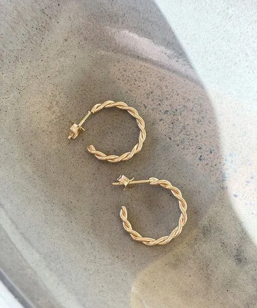 pikfine pikfine gedrehte Creolen "Taja", Gold, – Produktbild 1 von 2