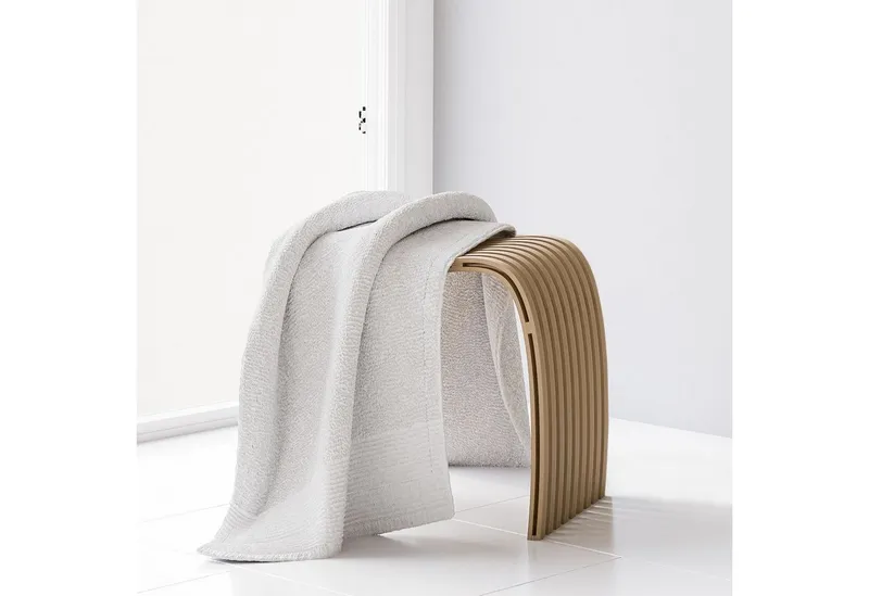Schulte Schulte Dusch- und Badhocker aus Bambus, belastbar bis 130,00 kg, ergonomisch geformt, rutsch- und standfest, Beige, – Produktbild 2 von 4