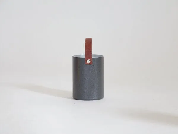 werkvoll by Lena Peter werkvoll by Lena Peter Recycling Feuerlöscher Henkeldose FIRE, Anthrazit, – Produktbild 2 von 5