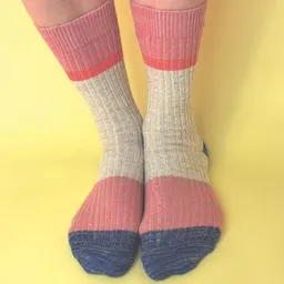 Fräulein Prusselise Fräulein Prusselise Wollfgang Socke beige rosa blau bunt colourblock Wolle – Produktbild 1 von 1