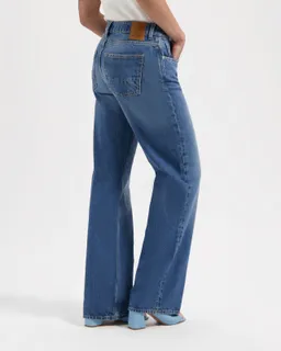 Kuyichi Kuyichi Damen vegan Jeans Lena Low Lose Rosebowl Blau – Produktbild 1 von 1
