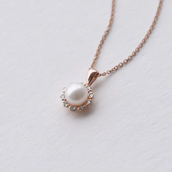 Eppi Eppi Goldene Halo-Halskette mit Perle und Diamanten Maviga, Rosa, – Produktbild 3 von 4