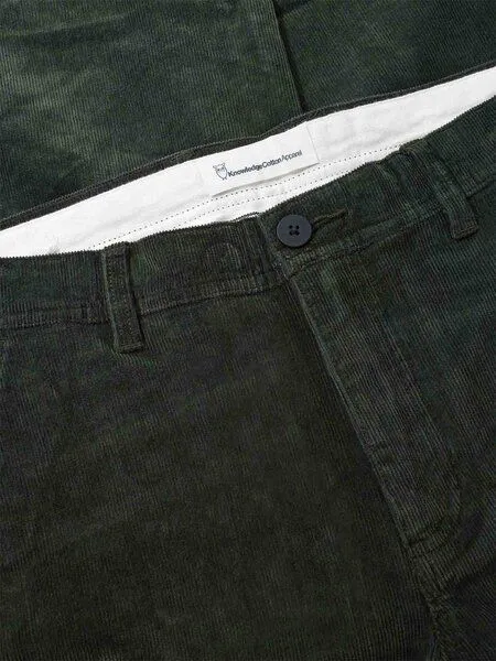 Knowledge Cotton Apparel Knowledge Cotton Apparel Herren Cordhose - Chuck Regular Corduroy Pants - aus Baumwolle, Forest night (grün), – Produktbild 2 von 2