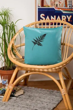 Hirschkind Hirschkind Bio-Kissenbezug 'Farn' türkis mit schwarzem Druck 40*40 cm – Produktbild 1 von 1