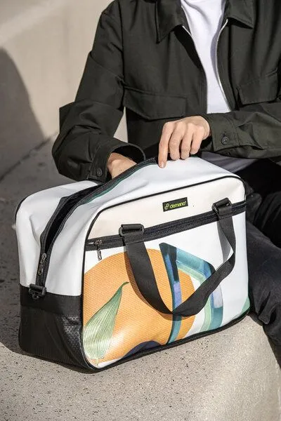 DEMANO DEMANO Travel Bag Hergestellt aus Recycelten Bannern Foixarda, Schwarz, – Produktbild 2 von 4