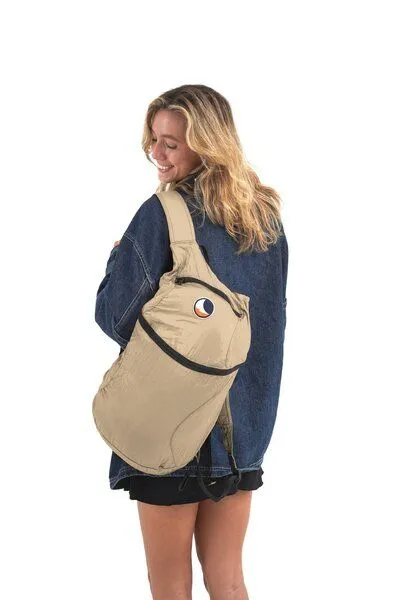 Ticket to the Moon Ticket to the Moon Ultraleicht Rucksack "Backpack Plus" (25l) aus upcyceltem Nylon, Ice brown, – Produktbild 2 von 4